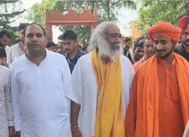 हिन्दुओं को बांटने की साजिश में सपा-कांग्रेस शामिल : आचार्य प्रमोद कृष्णम्