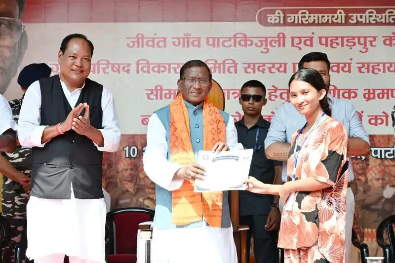 राज्यपाल ने भारत-भूटान सीमा स्थित पटकीजुली का किया दौरा