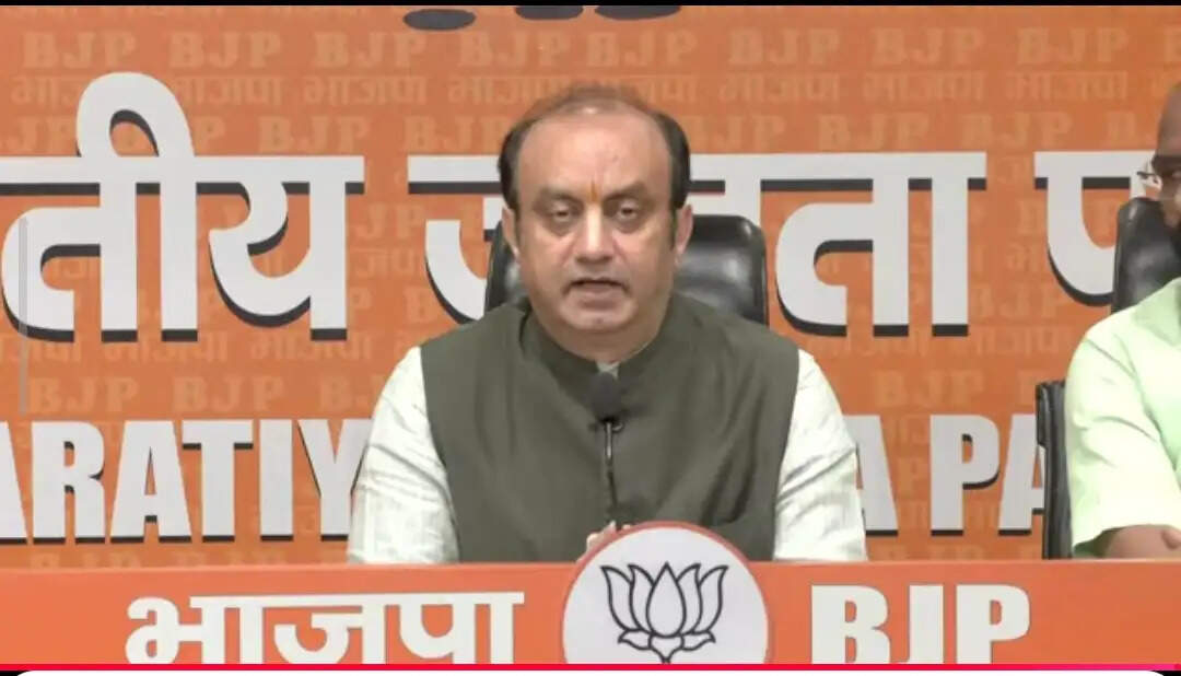 भाजपा का राहुल पर वार, कहा - नीट परीक्षा के तीन दिन पहले कार्यक्रम कर छात्रों के भविष्य के साथ कर रहे हैं खिलवाड़