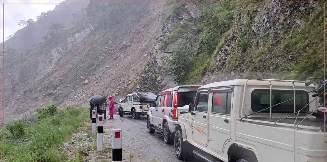 नेपाल में आठ प्रमुख राजमार्ग पूरी तरह बंद