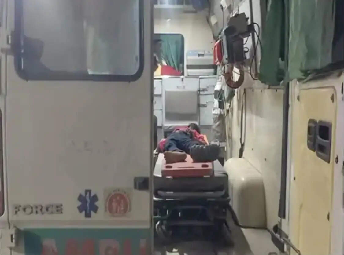 उदयपुर में कार की टक्कर से पति-पत्नी और 8 वर्षीय बेटे की मौत, बड़ा बेटा गंभीर