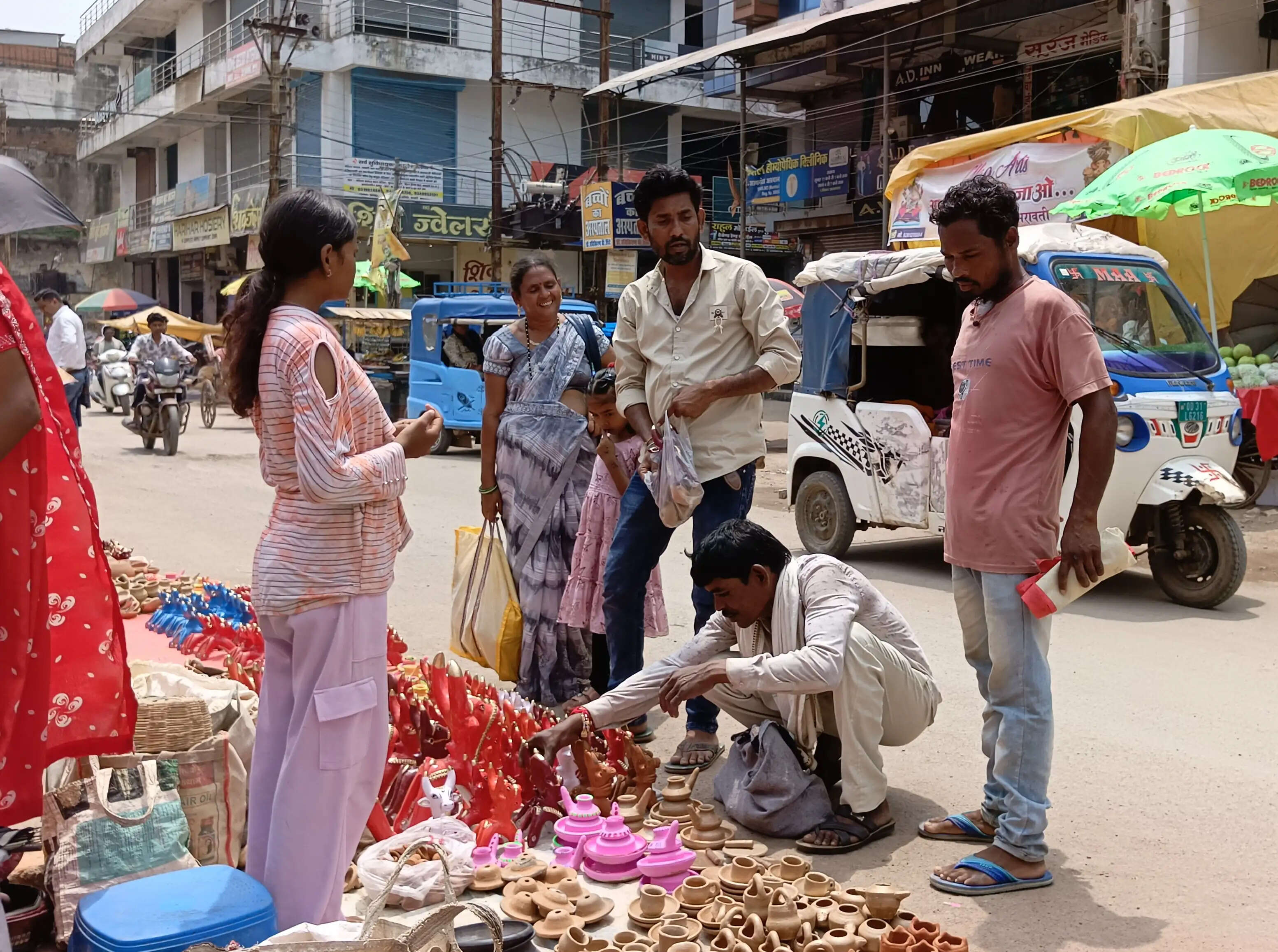 पोला पर्व को लेकर सजा बाजार, खूब बिके नांदिया बैल और मिट्टी के खिलौने