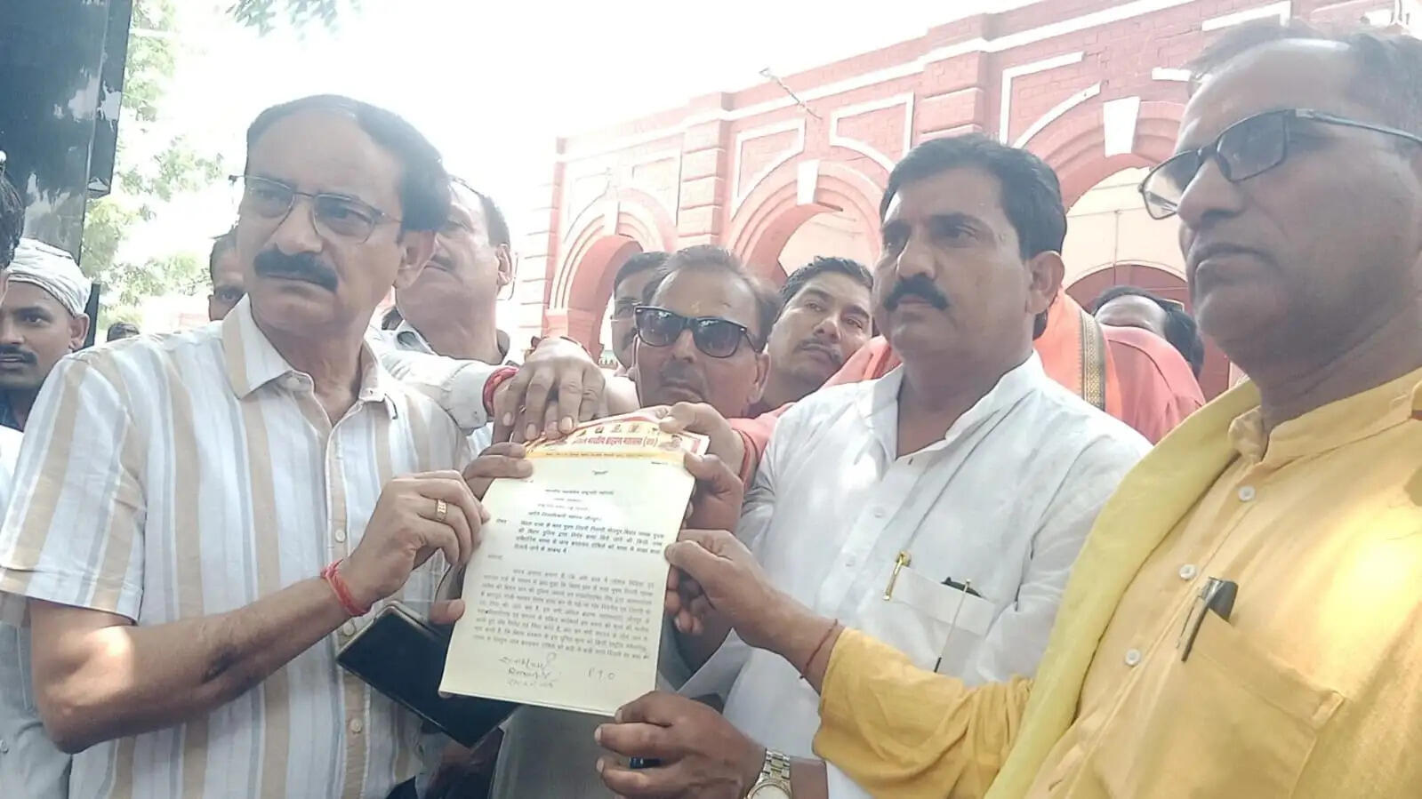 ब्राह्मण महासभा ने भरत भूषण तिवारी की मौत उच्चस्तरीय जांच के लिए राष्ट्रपति-प्रधानमंत्री के नाम सौंपा ज्ञापन