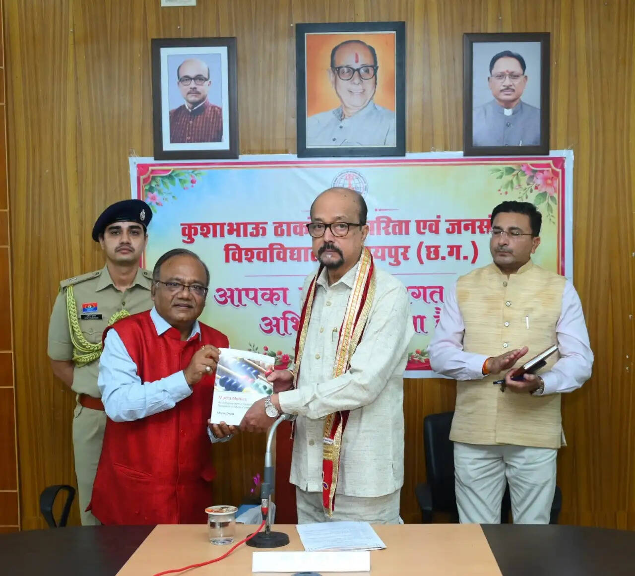 पत्रकारिता में सत्य, तथ्य और जनहित सर्वाेच्च प्राथमिकता हो : राज्यपाल डेका