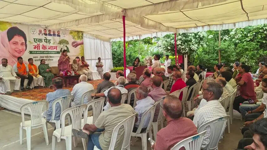 जनता की सेवा और दीन-दुखियों की सहायता ही जनप्रतिनिधि का वास्तविक धर्म : राज्यमंत्री गौर