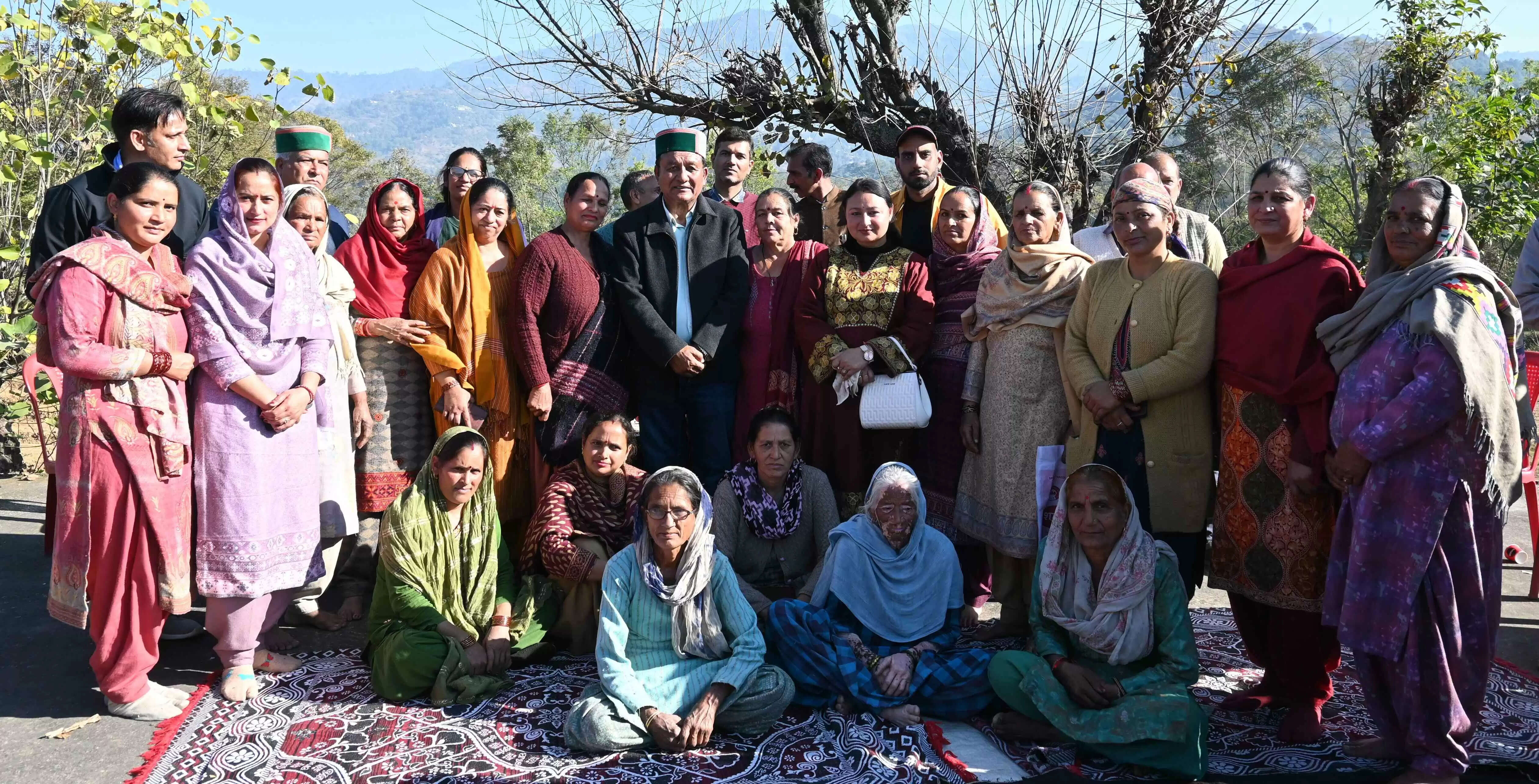 बागवानी मंत्री ने किया शिवा परियोजना के अंतर्गत बल्ह में निर्माणाधीन तमरोह कलस्टर का दौरा