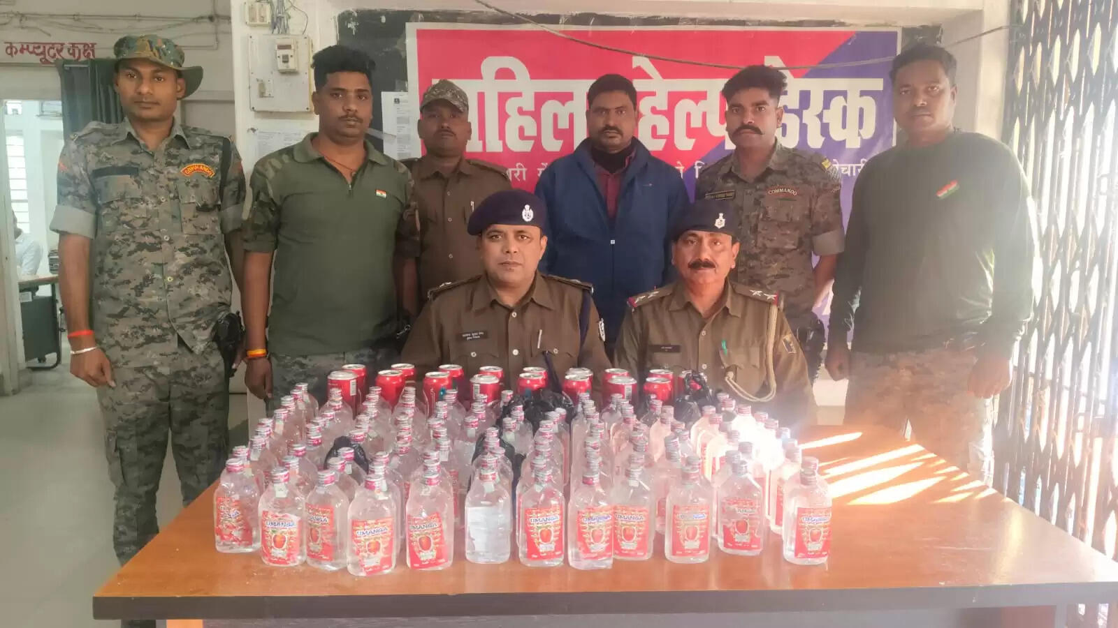 नेपाली शराब और बियर के साथ बाइक सवार गिरफ्तार