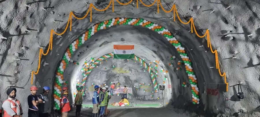 नई सेवक-रंगपो रेल परियोजना में पूसीरे को टनल संख्या 8 में बड़ी सफलता