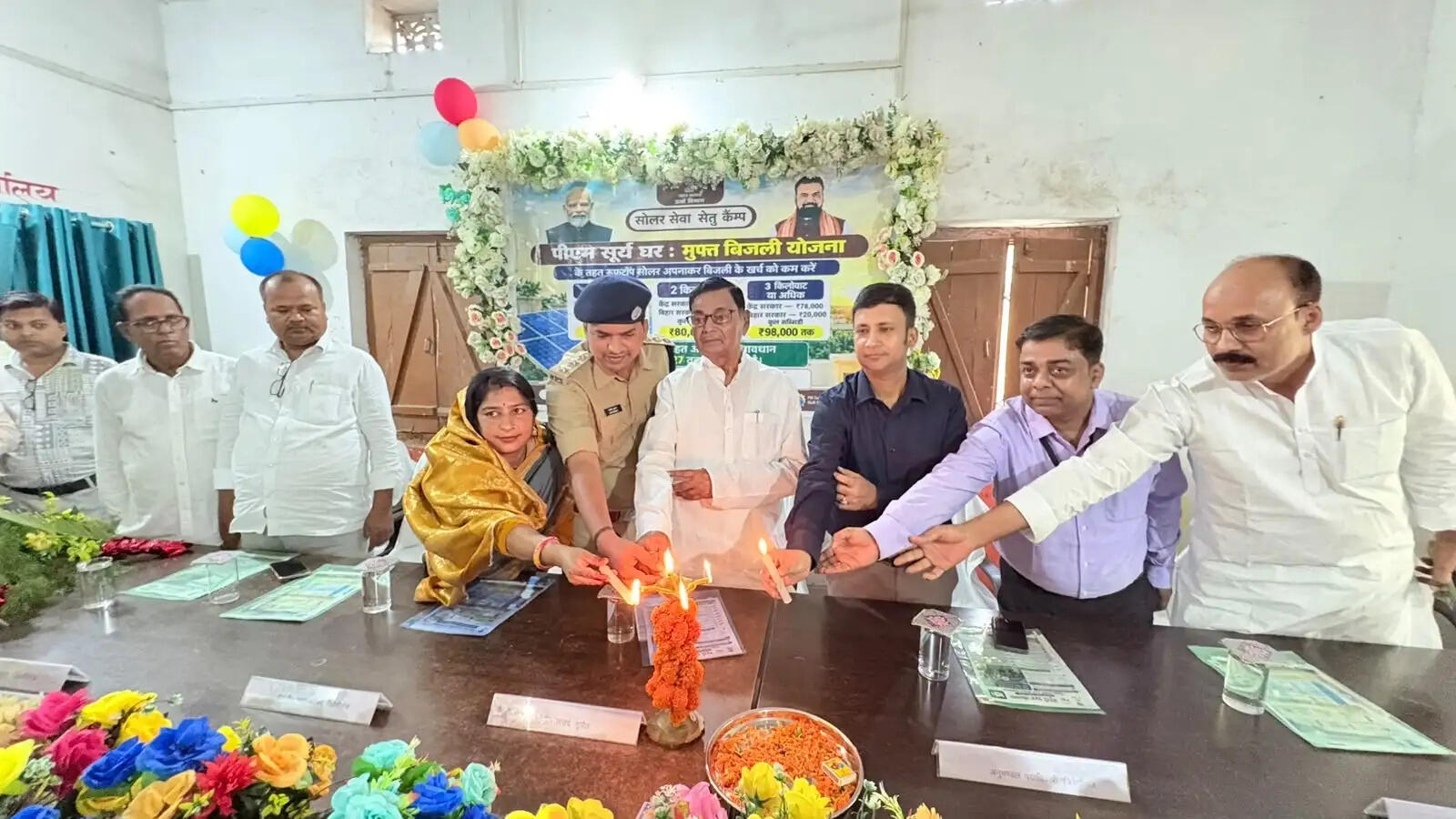 त्रिवेणीगंज में सोलर सेवा सेतु कैंप आयोजित, लाभुकों को मिला प्रशस्ति पत्र व चेक