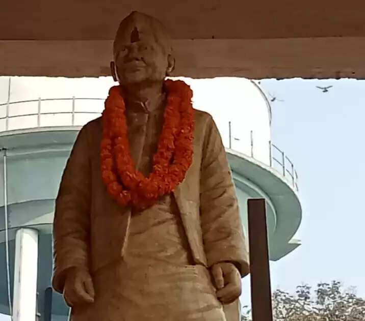 मीरजापुर में शास्त्री जी की पुण्यतिथि पर श्रद्धांजलि, आदर्शों पर चलने का लिया संकल्प