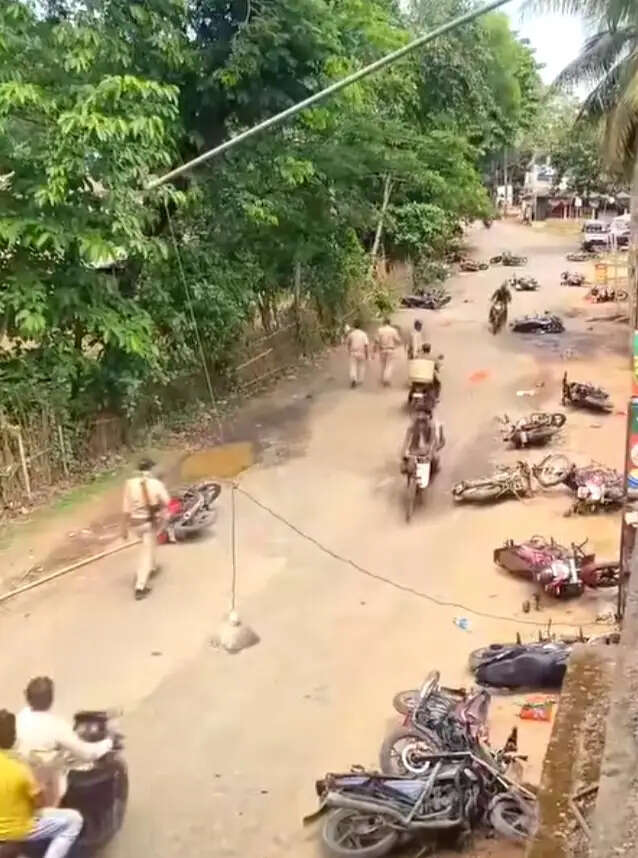 मेदिनीपुर में भाजपा प्रत्याशी पर हमले से तनाव, कई समर्थक घायल