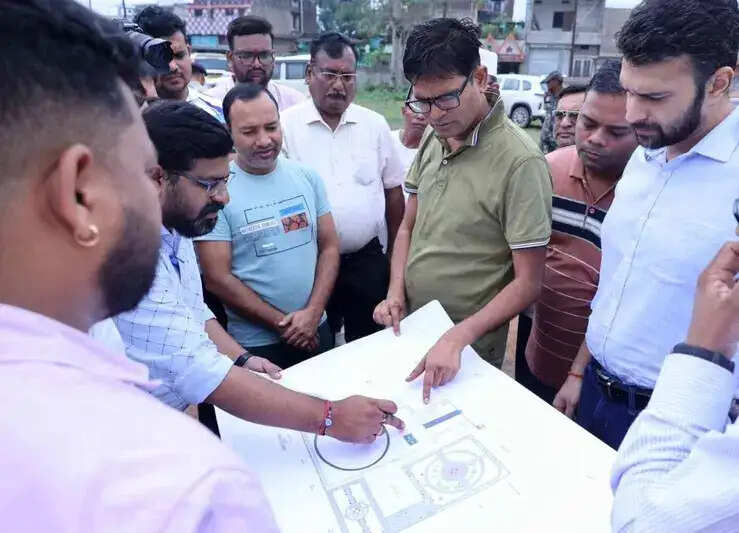 रायगढ़ की बदलेगी तस्वीर: विकास परियोजनाओं का वित्त मंत्री ओ.पी.चौधरी ने किया निरीक्षण