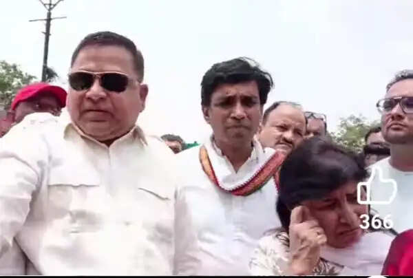 झाबुआ: ग्राम बोरी में दुष्कर्म की घटना से उपजे आक्रोश के बीच राजनीतिक दलों के बीच आरोप-प्रत्यारोप जारी