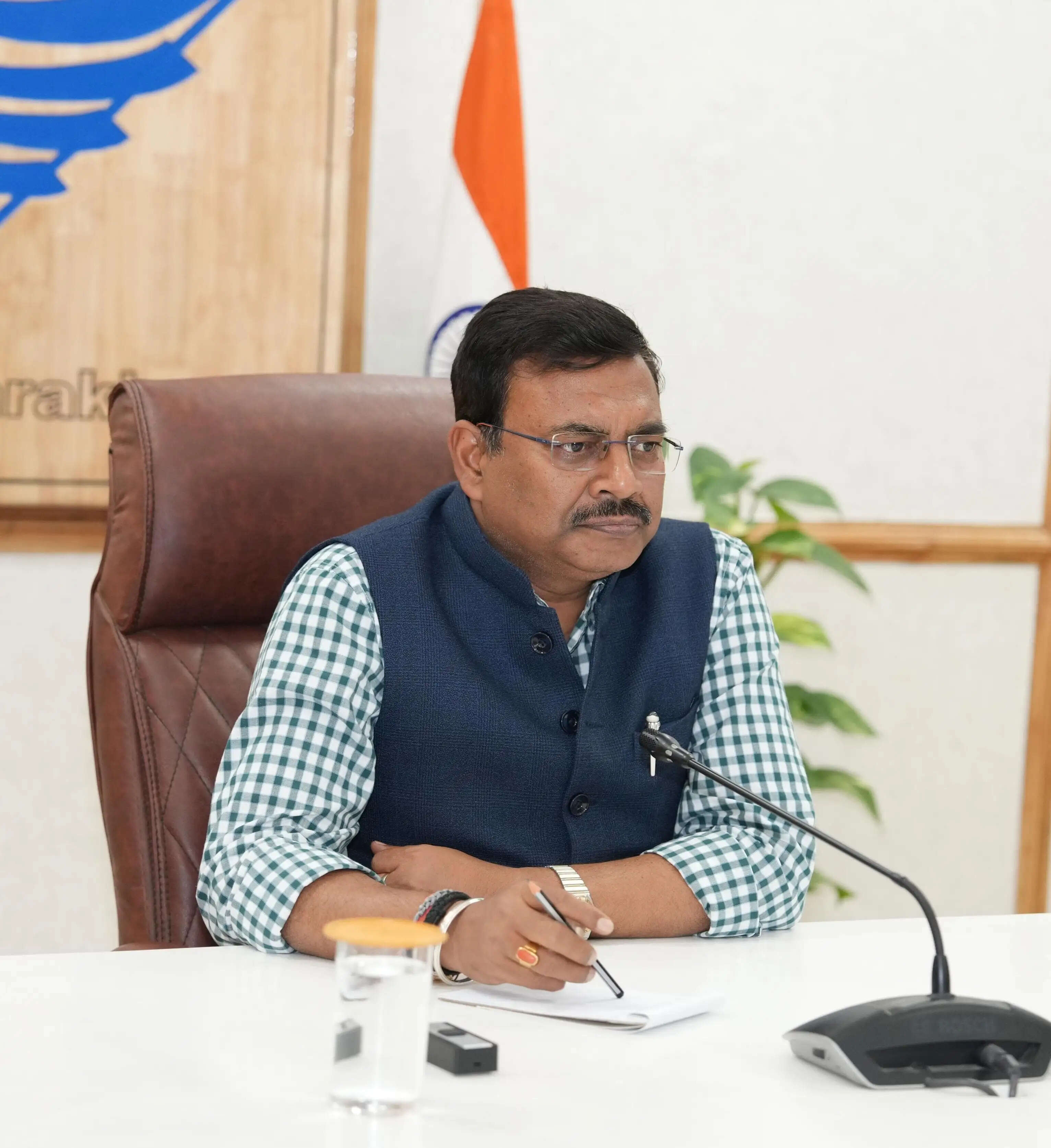 मुख्य सचिव ने विभिन्न योजनाओं की वित्तीय प्रगति की समीक्षा की, समय से कार्य पू्रा करने के दिए निर्देश