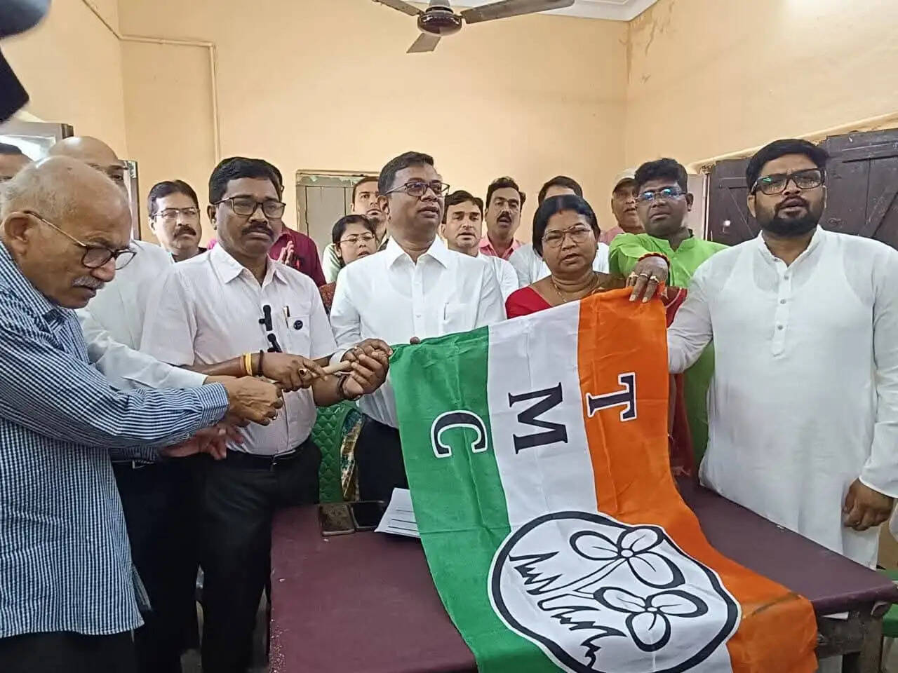 तृणमूल कांग्रेस में शामिल हुए मंगल सोरेन