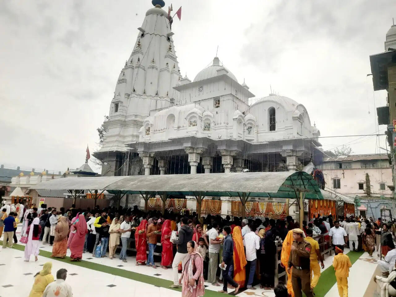 चैत्र नवरात्रि के पहले दिन कांगड़ा के शक्तिपीठों में उमड़ी श्रद्धालुओं की भीड़