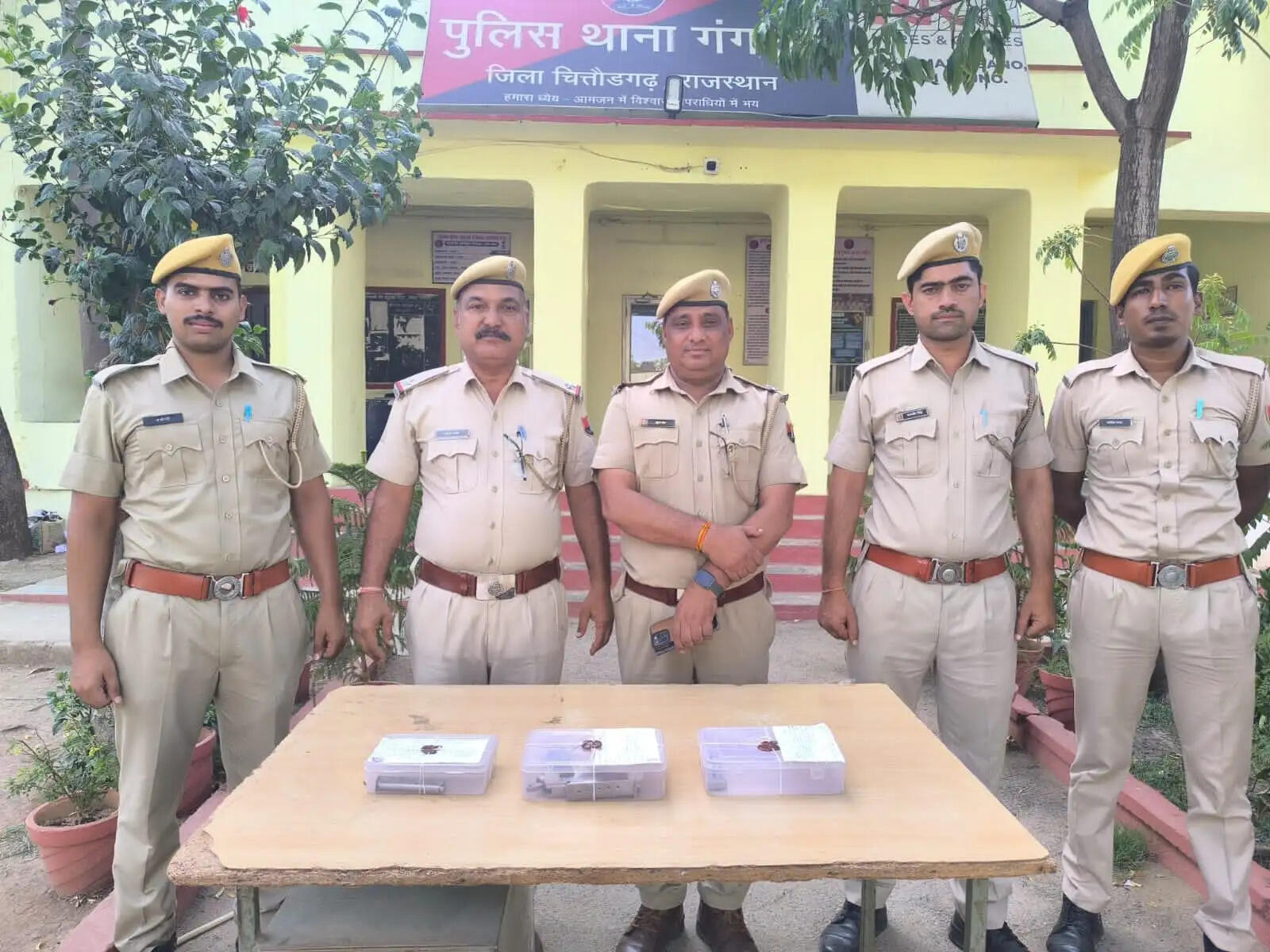 अवैध हथियार गैंग का पर्दाफाश, पिस्टल खरीदार सहित चार गिरफ्तार