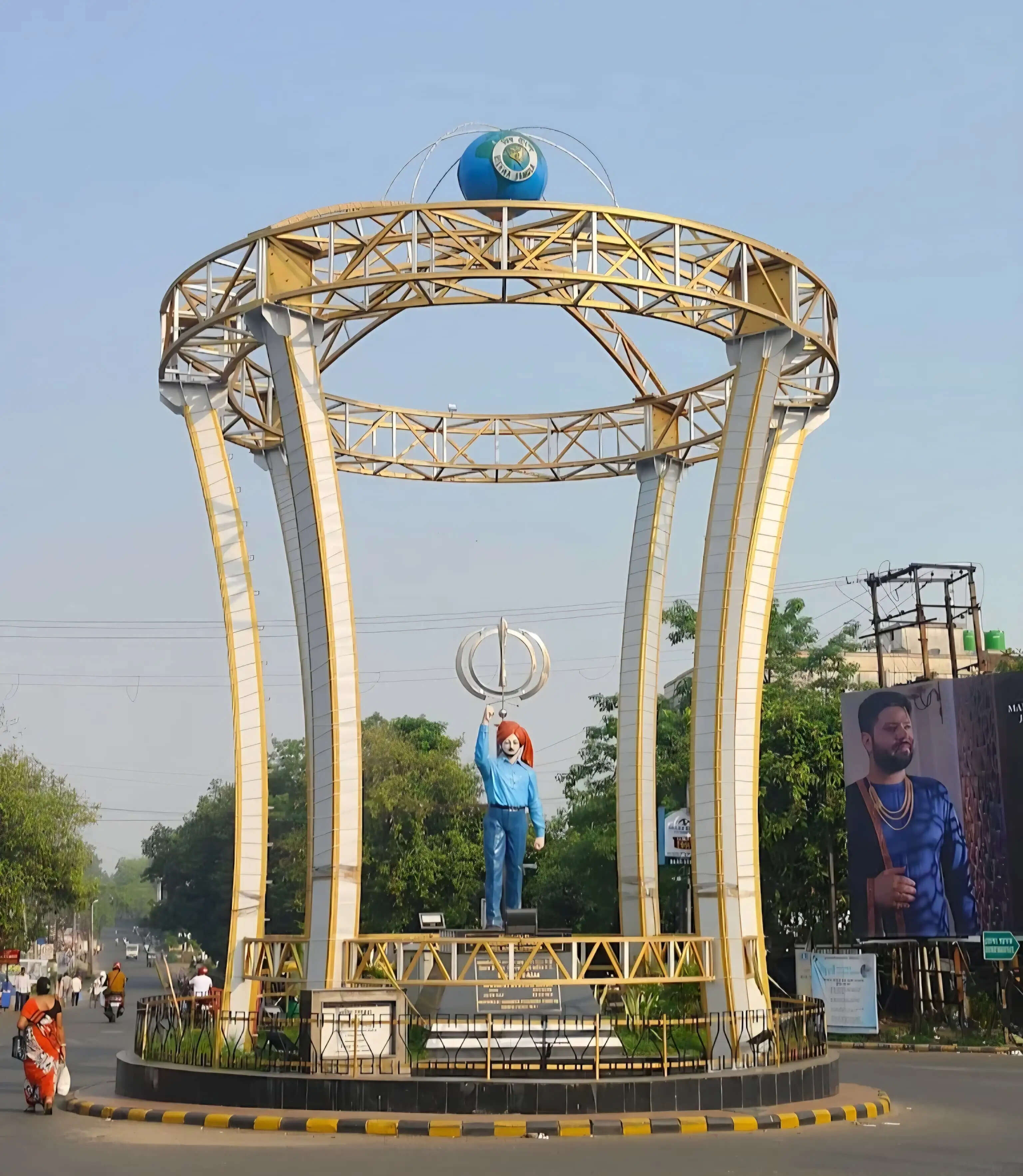 भगत सिंह मोड पर “विश्व बांग्ला” ग्लोब हटाने की मांग