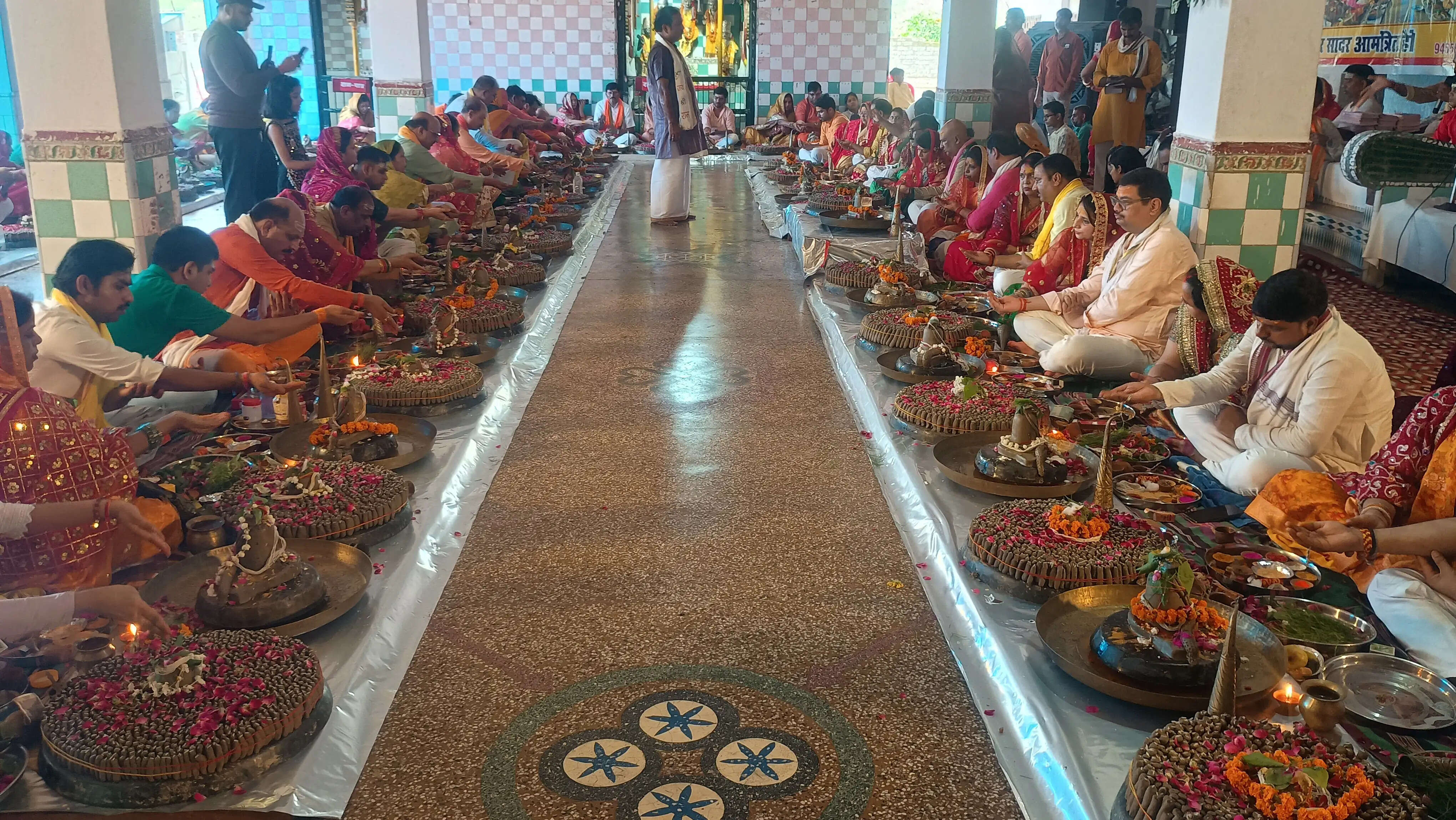 श्रावण मास में 38,101 पार्थिव शिवलिंगों का रुद्राभिषेक, 38 दंपतियों ने किया पूजन