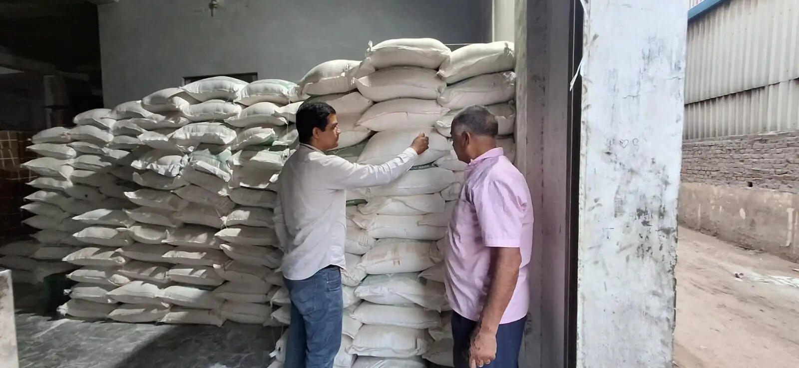 बीकानेर में&nbsp;बड़ी कार्रवाई, 2,740 किलो अवधिपार मैदा-पापड़ नष्ट&nbsp;