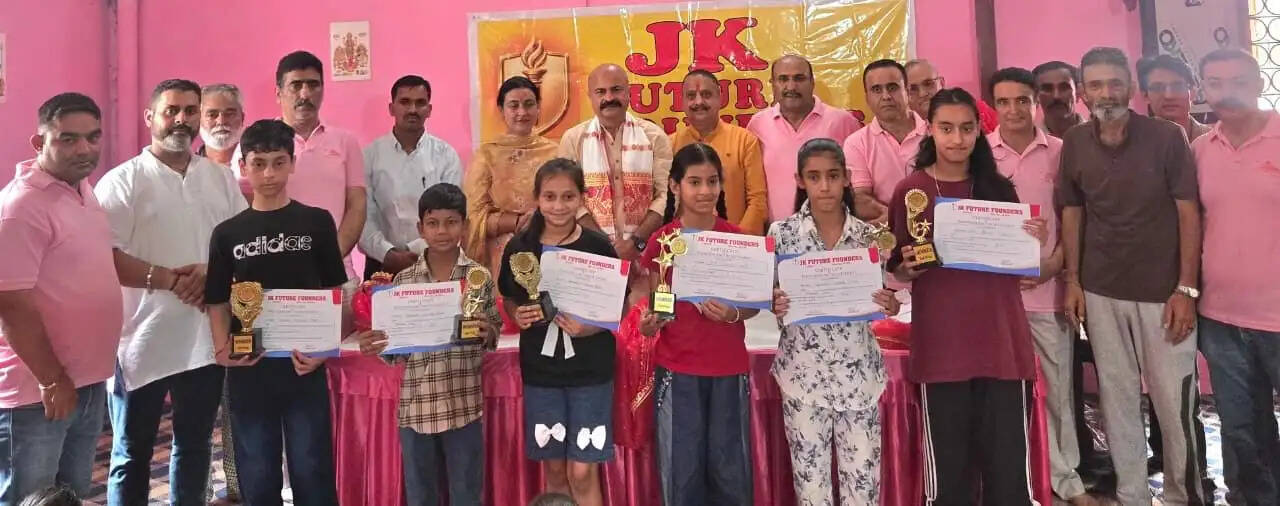 मदर्स डे पर पेंटिंग प्रतियोगिता आयोजित, बच्चों की रचनात्मकता को मिला मंच