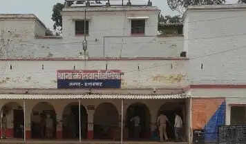 कमरे में फंदे से लटका मिला छात्रा का शव