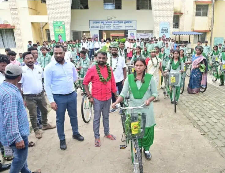 शिक्षा से ही झारखंड का भविष्य होगा मजबूत,विद्यार्थी उठाएं योजनाओं का लाभ : विधायक