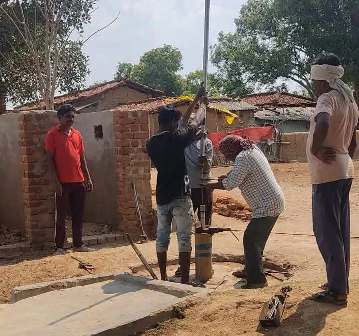एमसीबी : भीषण गर्मी में वरदान बनी प्रशासन की मुस्तैदी, तिलोखन गांव में सुधरी पेयजल व्यवस्था