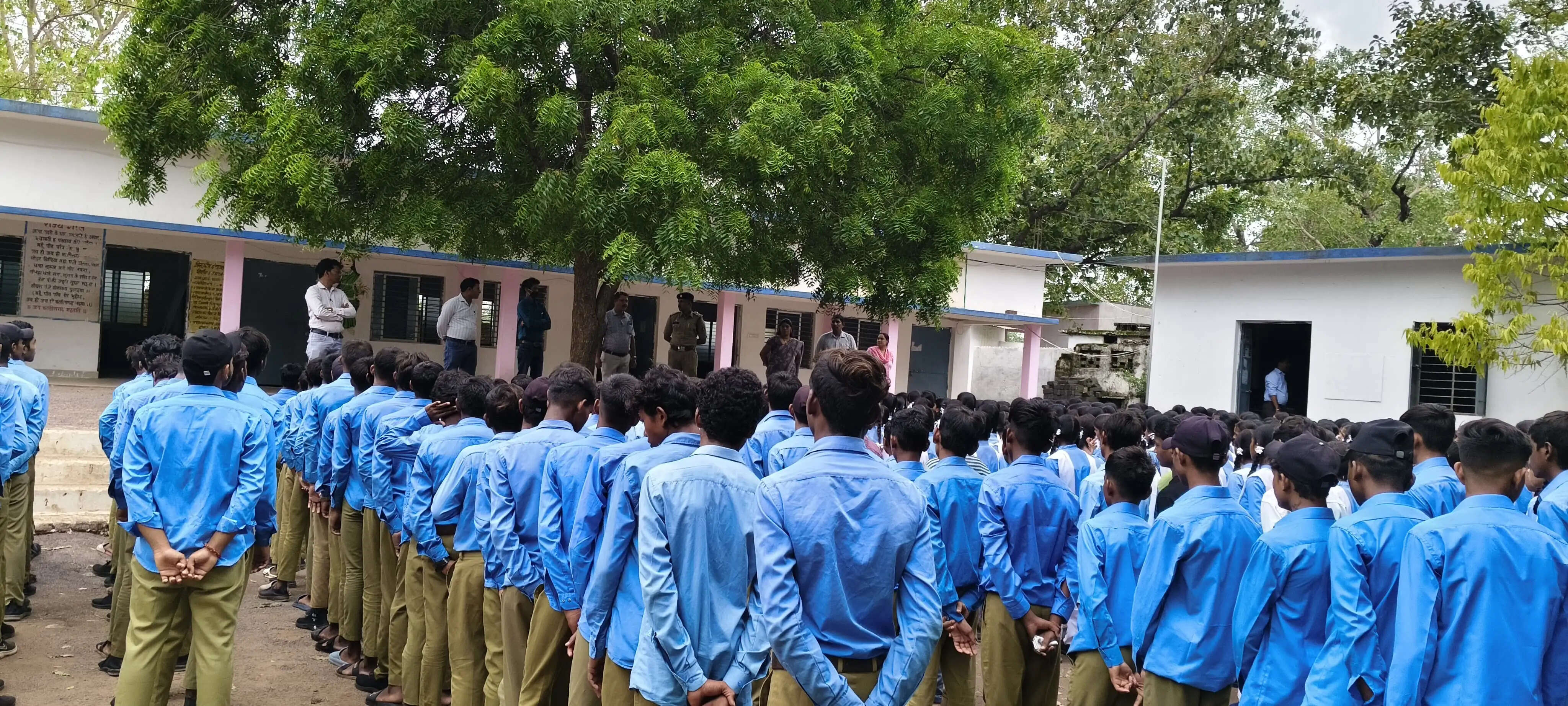 बिर्रा में विद्यार्थियों को यातायात व साइबर सुरक्षा के प्रति किया जागरूक, नाबालिगों को वाहन नहीं चलाने की दी सलाह