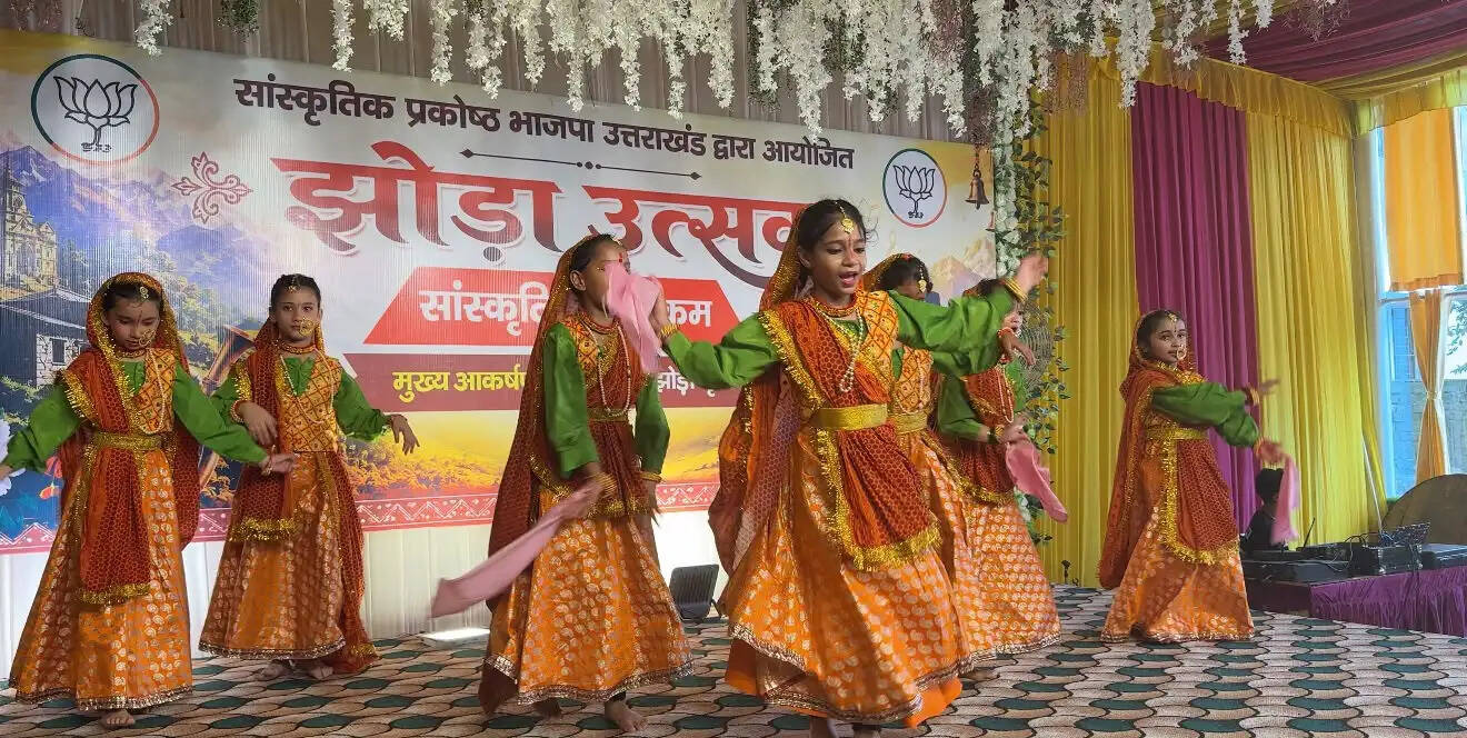 ‘झोड़ा उत्सव’ में गूंजा उत्तराखंडी लोक संस्कृति का रंग