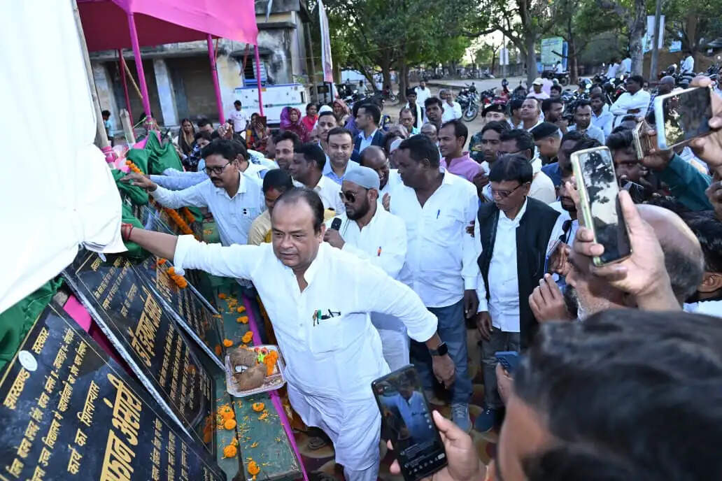 झारखंड के स्वास्थ्य मंत्री डॉ. इरफान अंसारी ने 17 जनकल्याणकारी योजनाओं का किया शिलान्यास