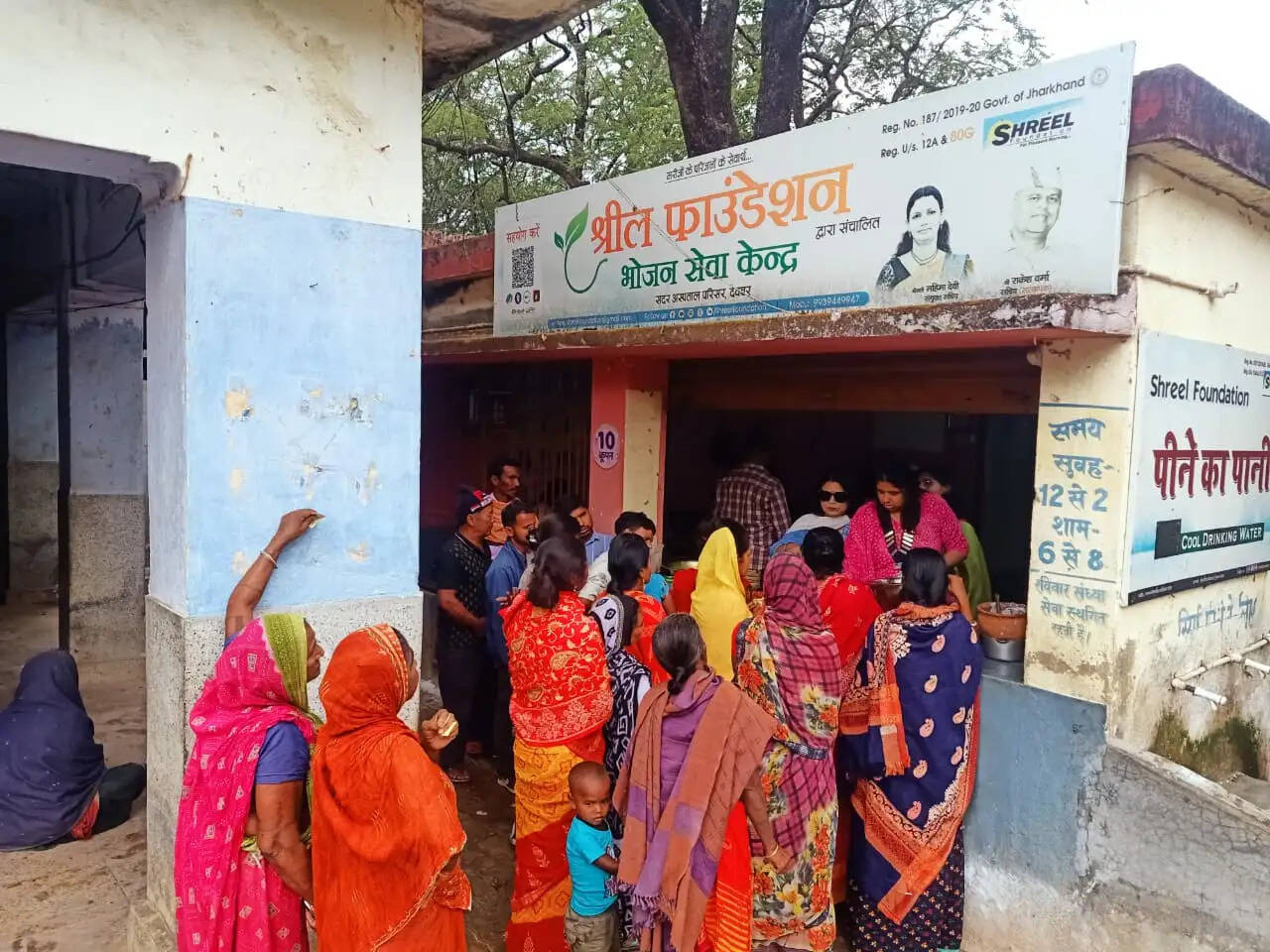 एसबीआई ने फाउंडेशन को दिया आरओ वाटर कूलर