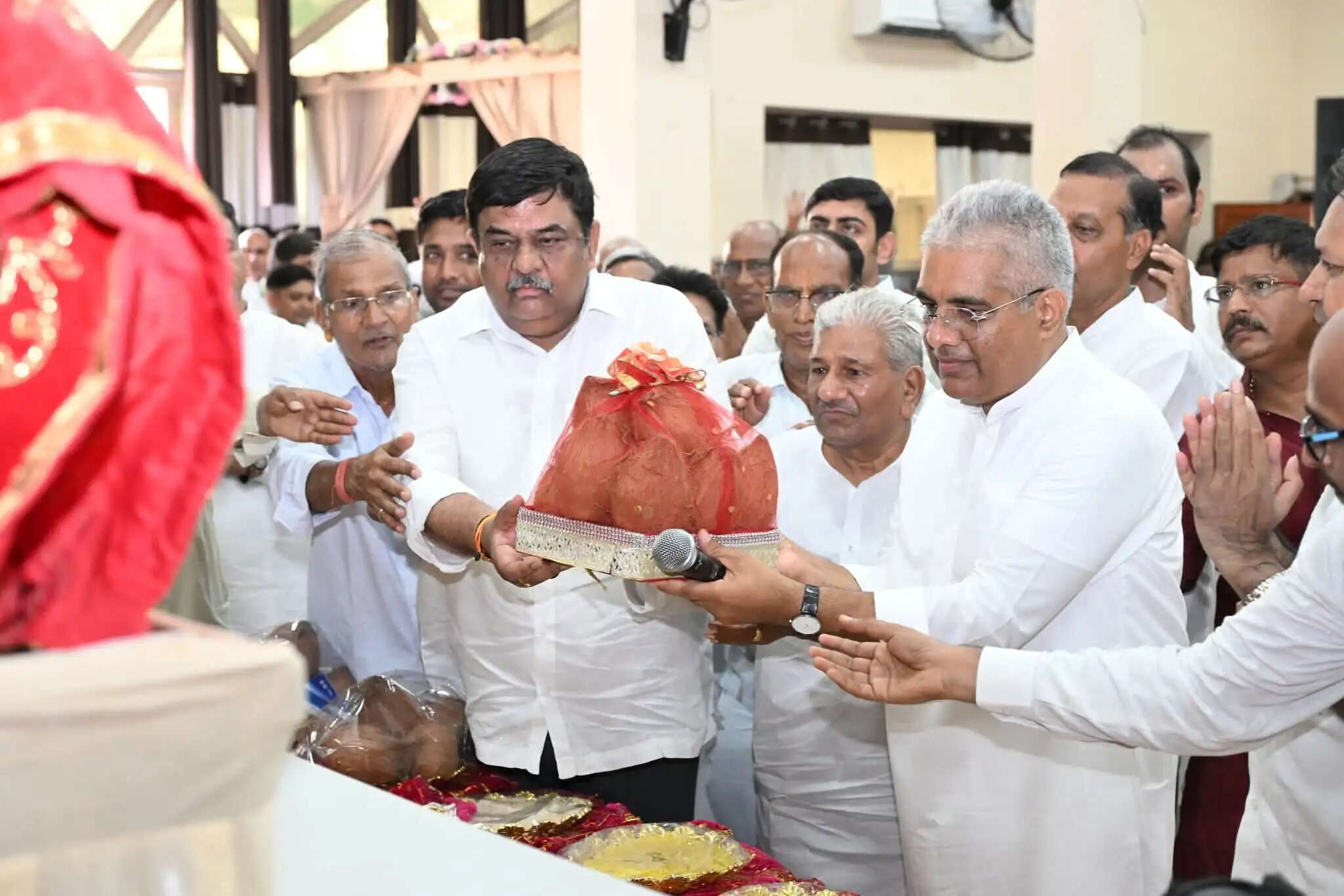 अलवर में केंद्रीय पर्यावरण मंत्री भूपेंद्र यादव एवं वन मंत्री संजय शर्मा ने चातुर्मास मंगल प्रवेश कार्यक्रम में की शिरकत