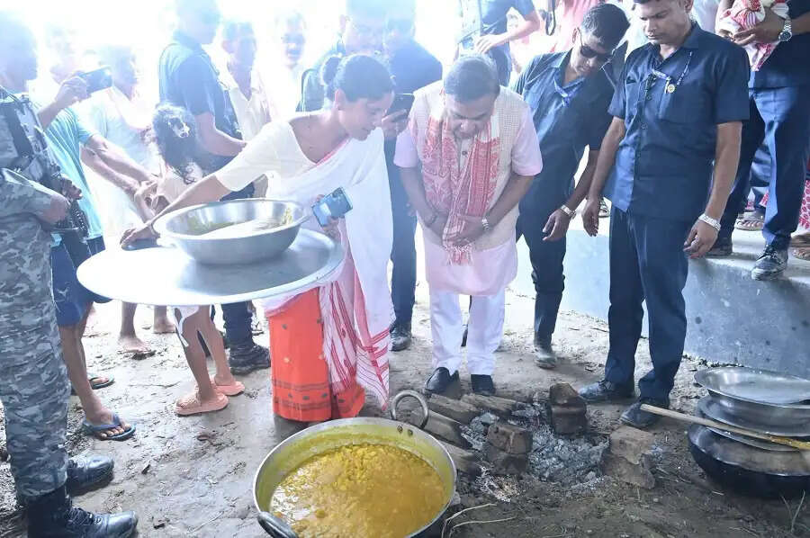 असम में बाढ़ से 12 जिलों 147376 आबादी प्रभावित, 1 और शव मिला