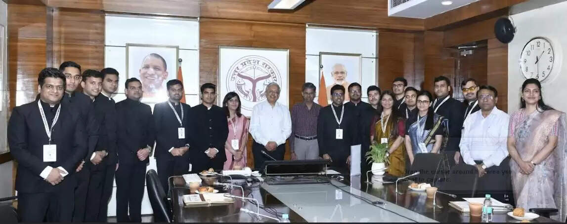 प्रशिक्षु आईएएस अधिकारियों ने मुख्य सचिव से की शिष्टाचार भेंट
