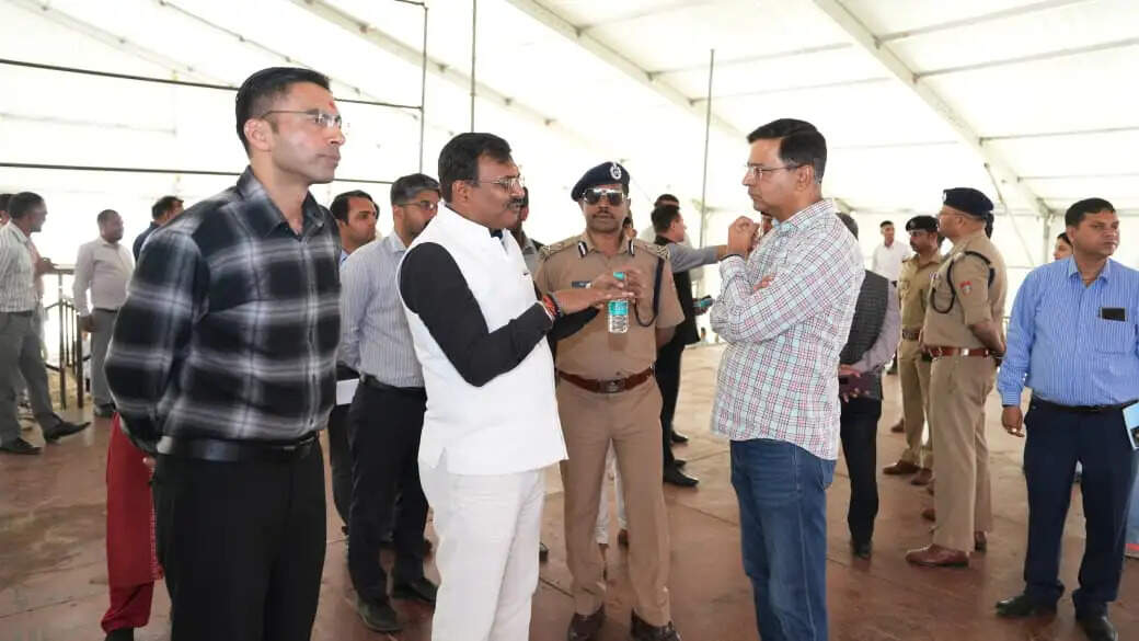 प्रधानमंत्री के कार्यक्रम की तैयारियों में जुटे अधिकारी, मुख्य सचिव ने परखी व्यवस्थाएं