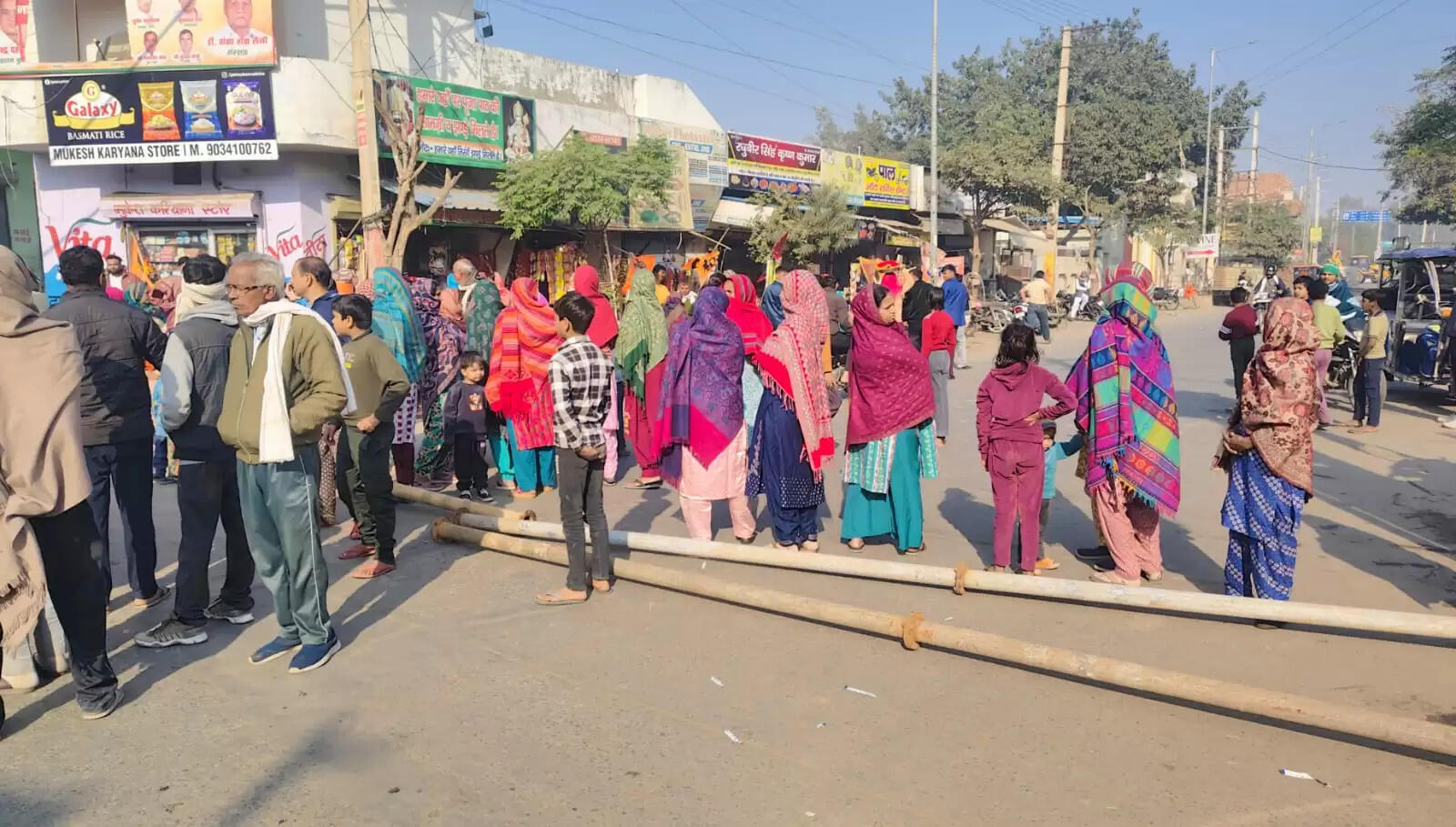 जींद : पेयजल समस्या को लेकर बतख चौक पर लाेगाें ने लगाया जाम