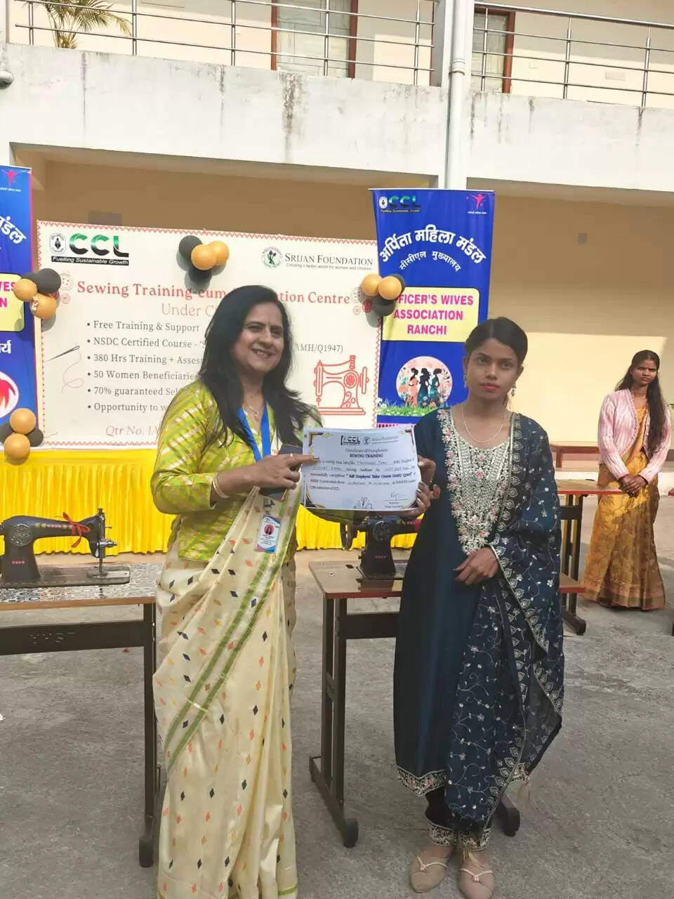 सीसीएल के सिलाई मशीन प्रशिक्षण परीक्षा में 21 प्रतिभागी हुईं सफल