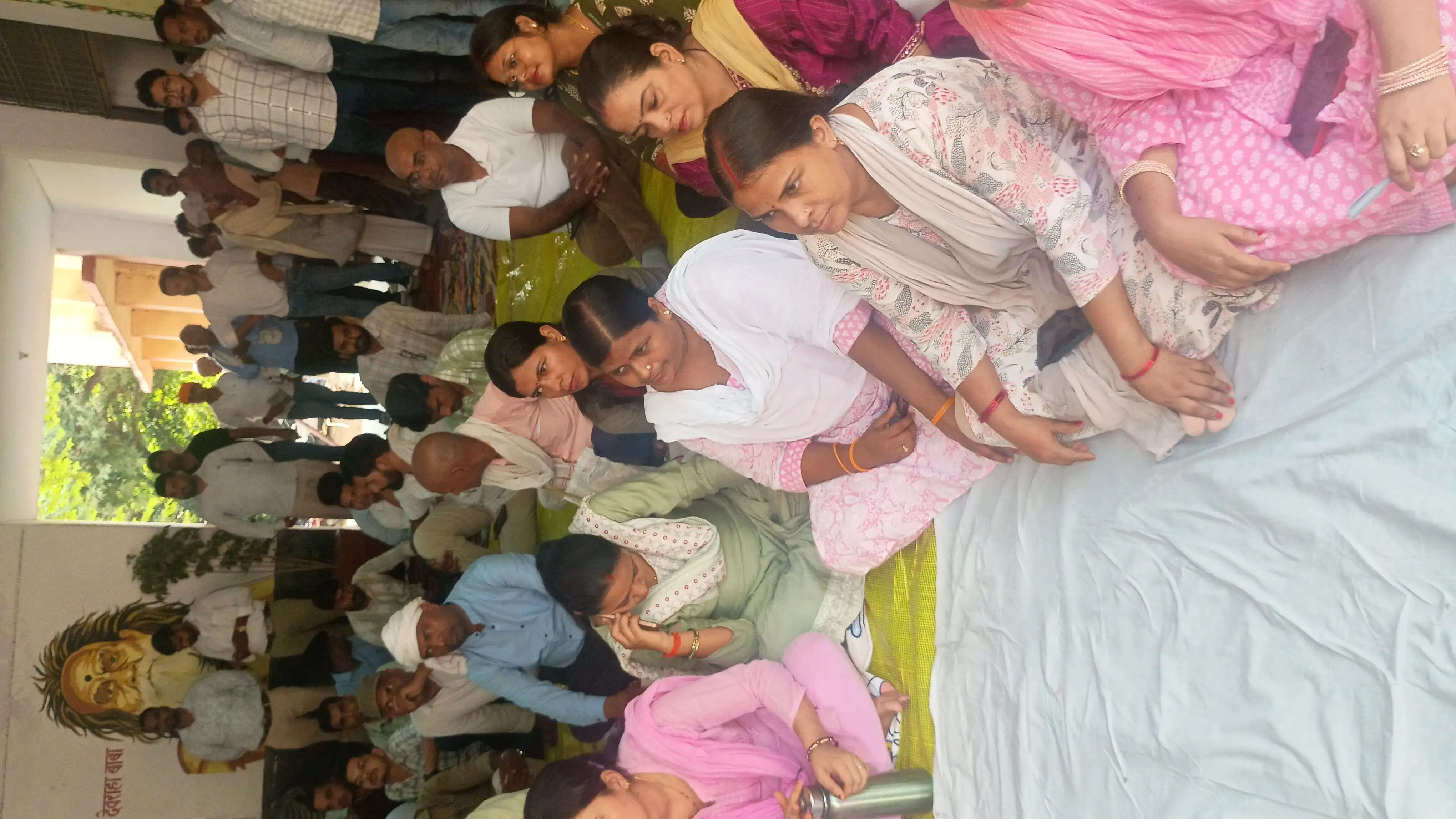देवरिया ; आठ सूत्रीय मांगों को लेकर पांचों तहसीलों में लेखपालों का धरना