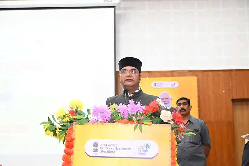 स्वस्थ और सशक्त समाज के निर्माण के लिए मजबूत स्वास्थ्य व्यवस्था आवश्यक: मंत्री सारंग