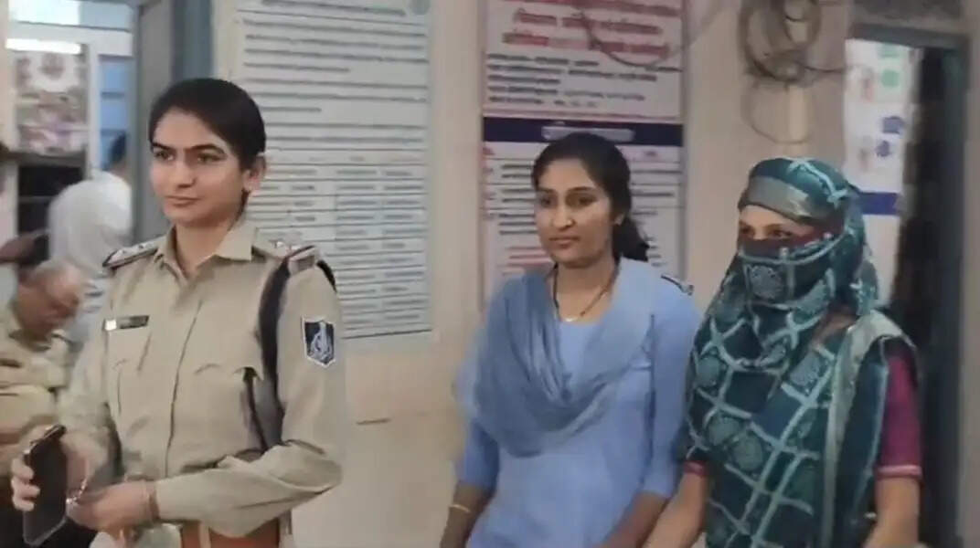 घरेलू सहायिका पर एक करोड़ की ब्लैकमेलिंग का आरोप, हनीट्रैप मामले में महिला गिरफ्तार