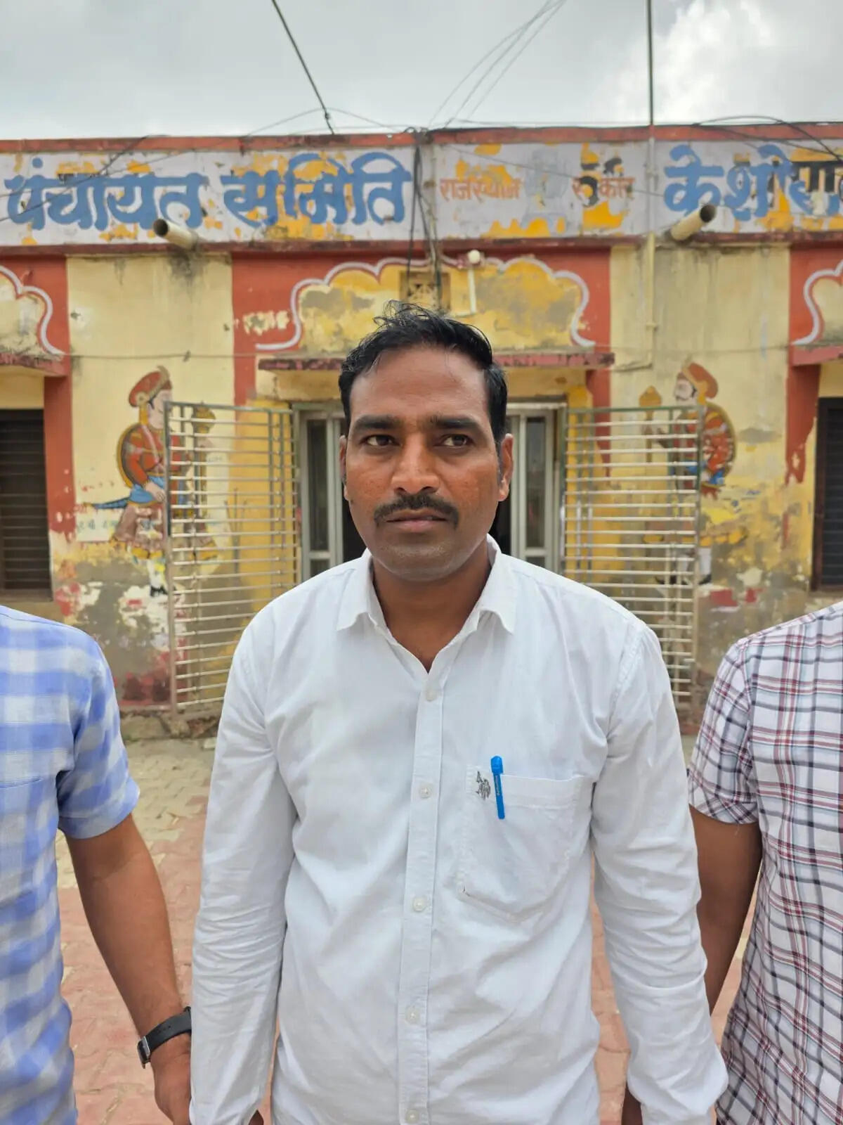 ग्राम विकास अधिकारी 25 हजार लेते गिरफ्तार