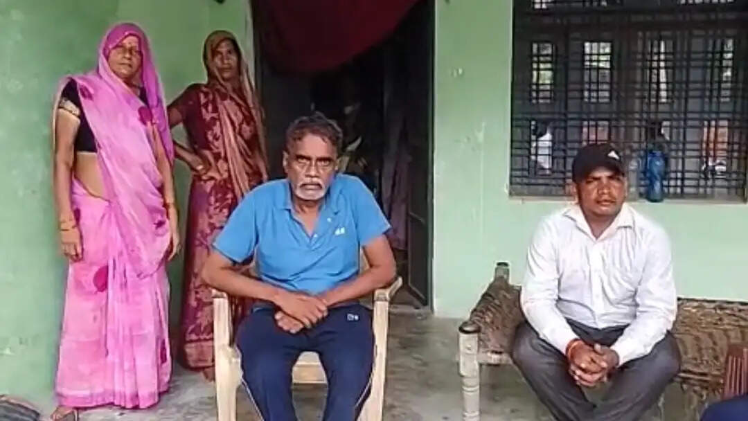 पत्नी से झगड़े के बाद युवक ने गंगा में लगाई छलांग, मछुआरों ने बचाया