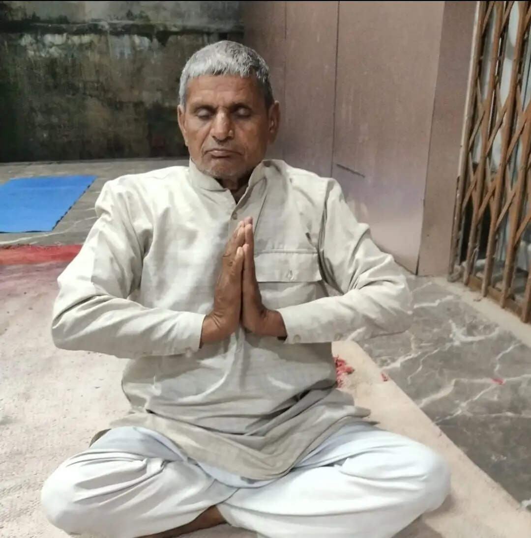 औरैया : योगाभ्यास में स्ट्रेचिंग के तरीके और लाभ बताए