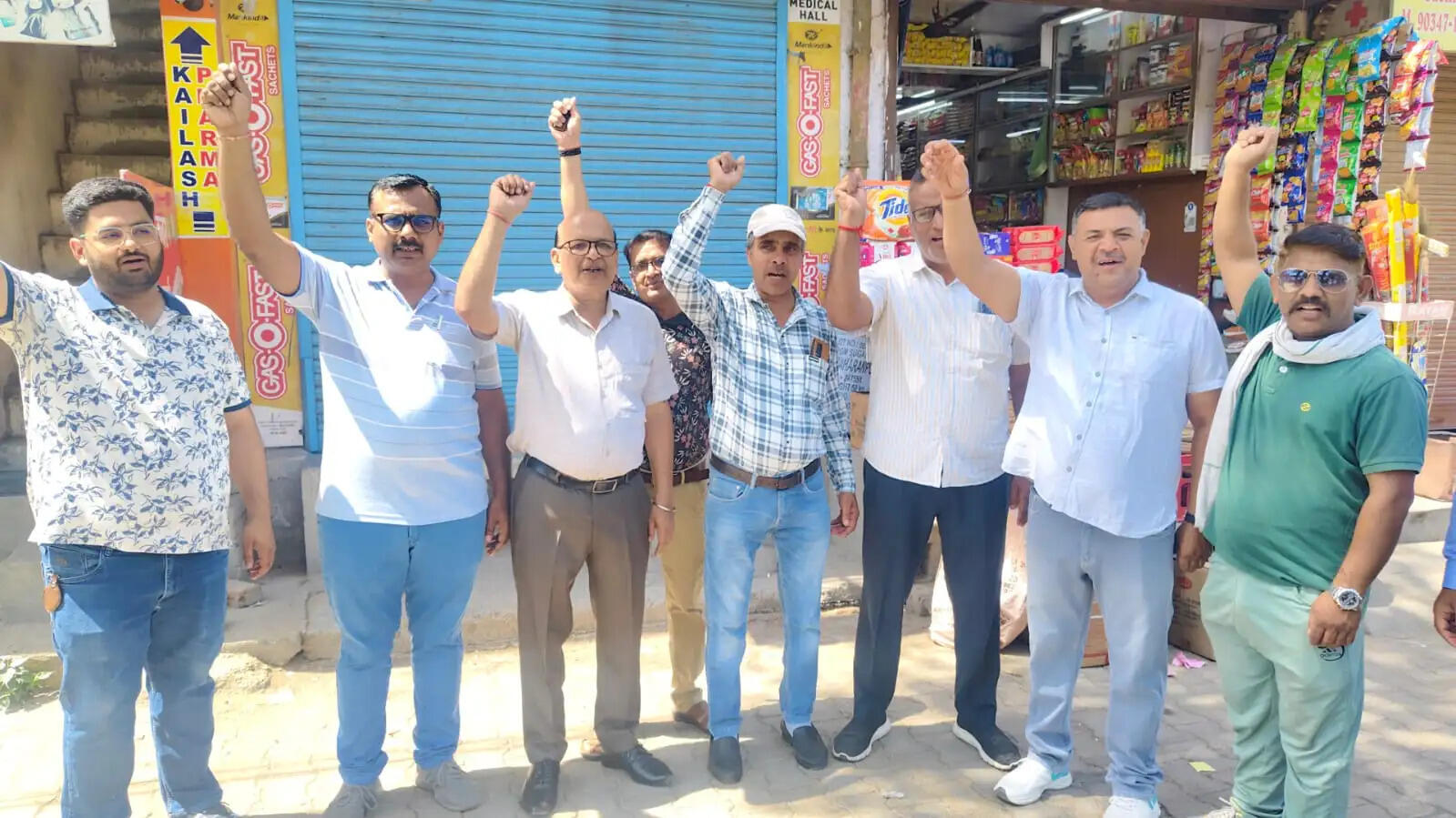 जींद : कैमिस्टों का बंद, आमजन परेशान, अस्पतालों में दवाई की खिड़की पर भीड़