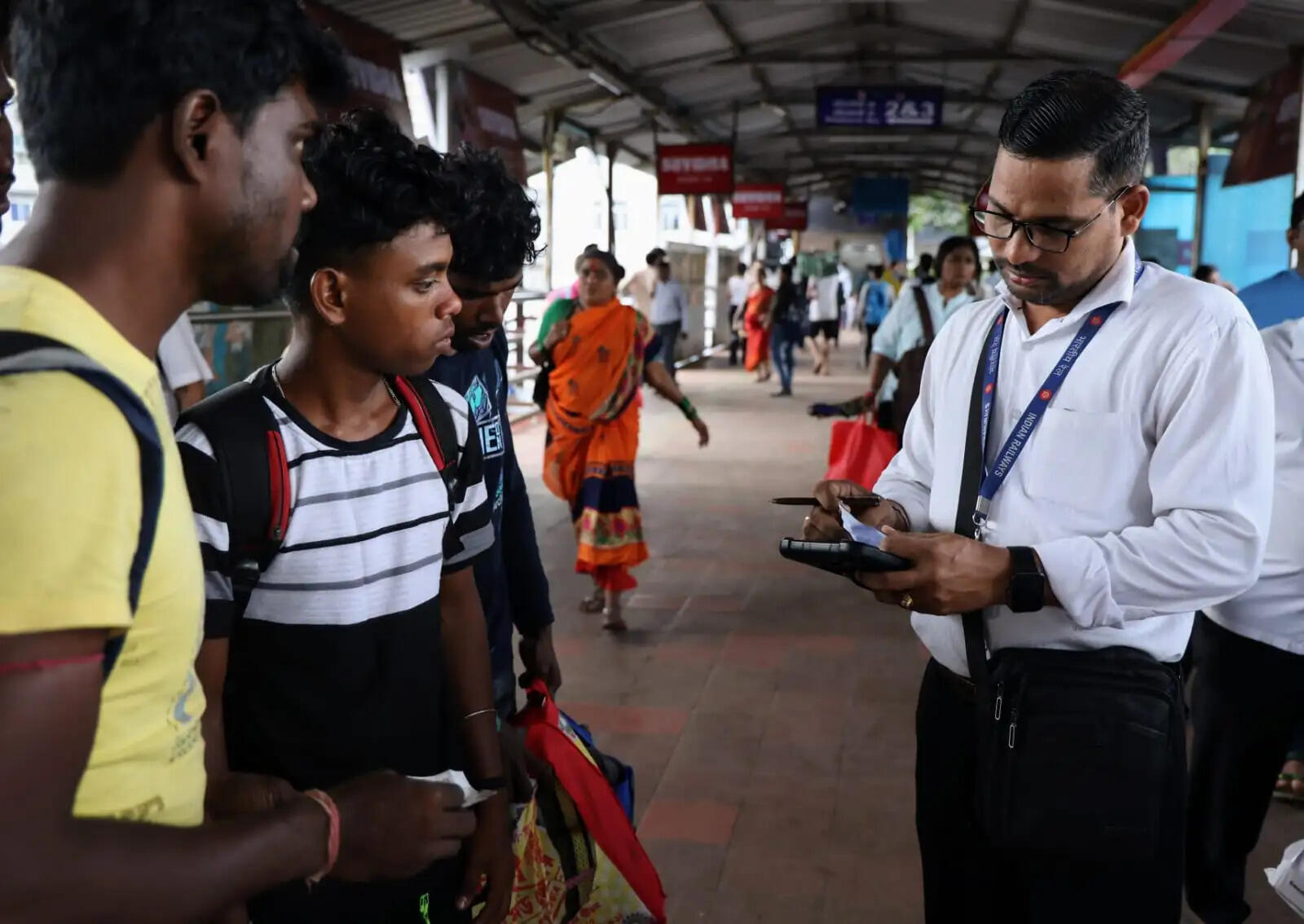 पश्चिम रेलवे ने टिकट जांच अभियानों से वसूला 83.25 करोड़ रुपये का जुर्माना