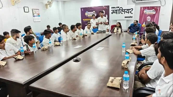 मप्रः ग्वालियर के युवा “विकसित वाइब्रेंट विलेज प्रोग्राम” में हुए शामिल, प्रधानमंत्री ने किया वर्चुअल संवाद