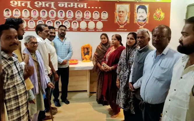 शहर जिला कांग्रेस ने मनाई पूर्व प्रधानमंत्री स्व.इंदिरा गांधी की पुण्यतिथि