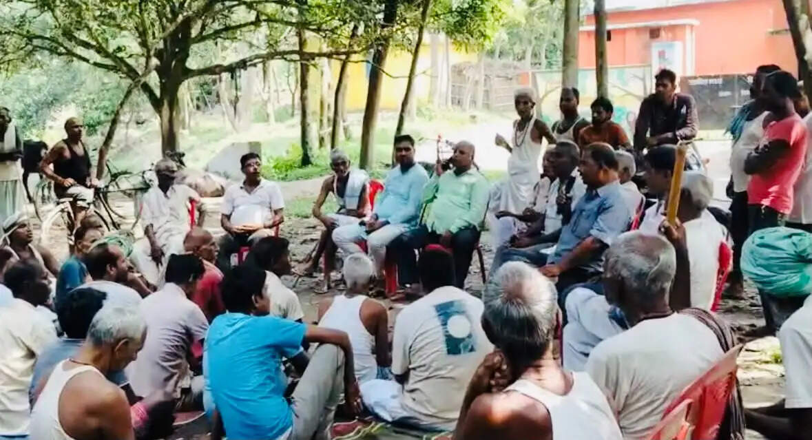 नशे के खिलाफ ग्रामीणों ने उठाया कदम, कारोबारियों और सेवन करने वालों को दी चेतावनी