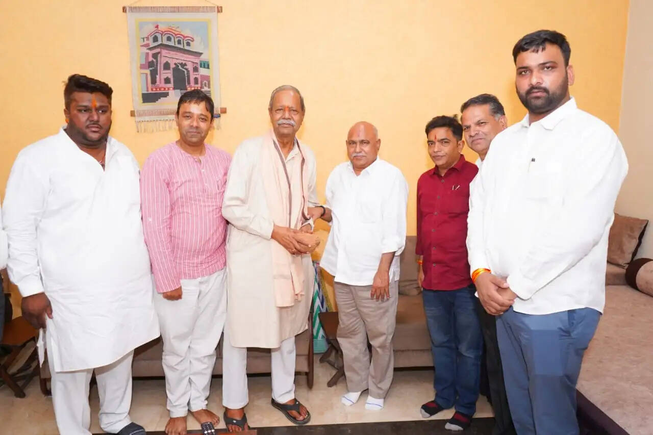 भाजपा के विशेष जनसंपर्क अभियान के तहत प्रदेश नेतृत्व का संवाद कार्यक्रम, विभिन्न क्षेत्रों की प्रमुख हस्तियों से हुई मुलाकात